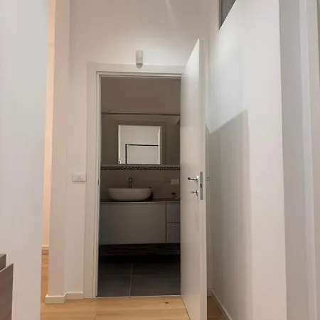 Porta Romana - Luminoso Bilocale Apartment
