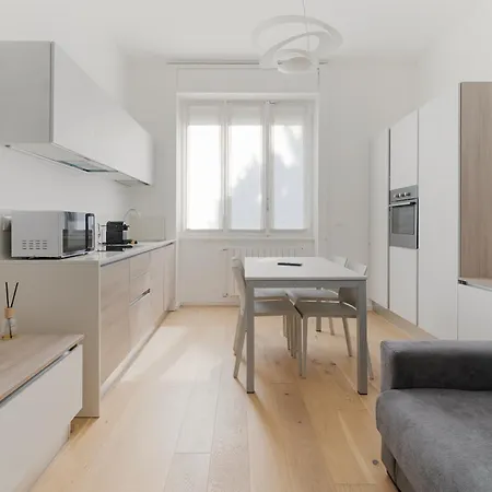 Porta Romana - Luminoso Bilocale Apartment